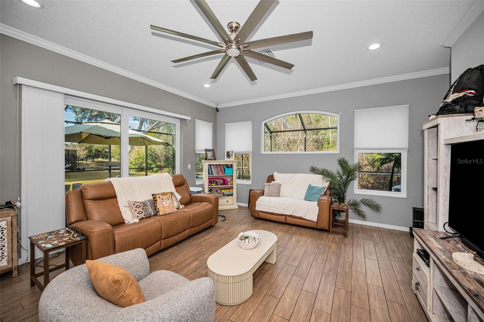 WATERS EDGE 02 - Residential