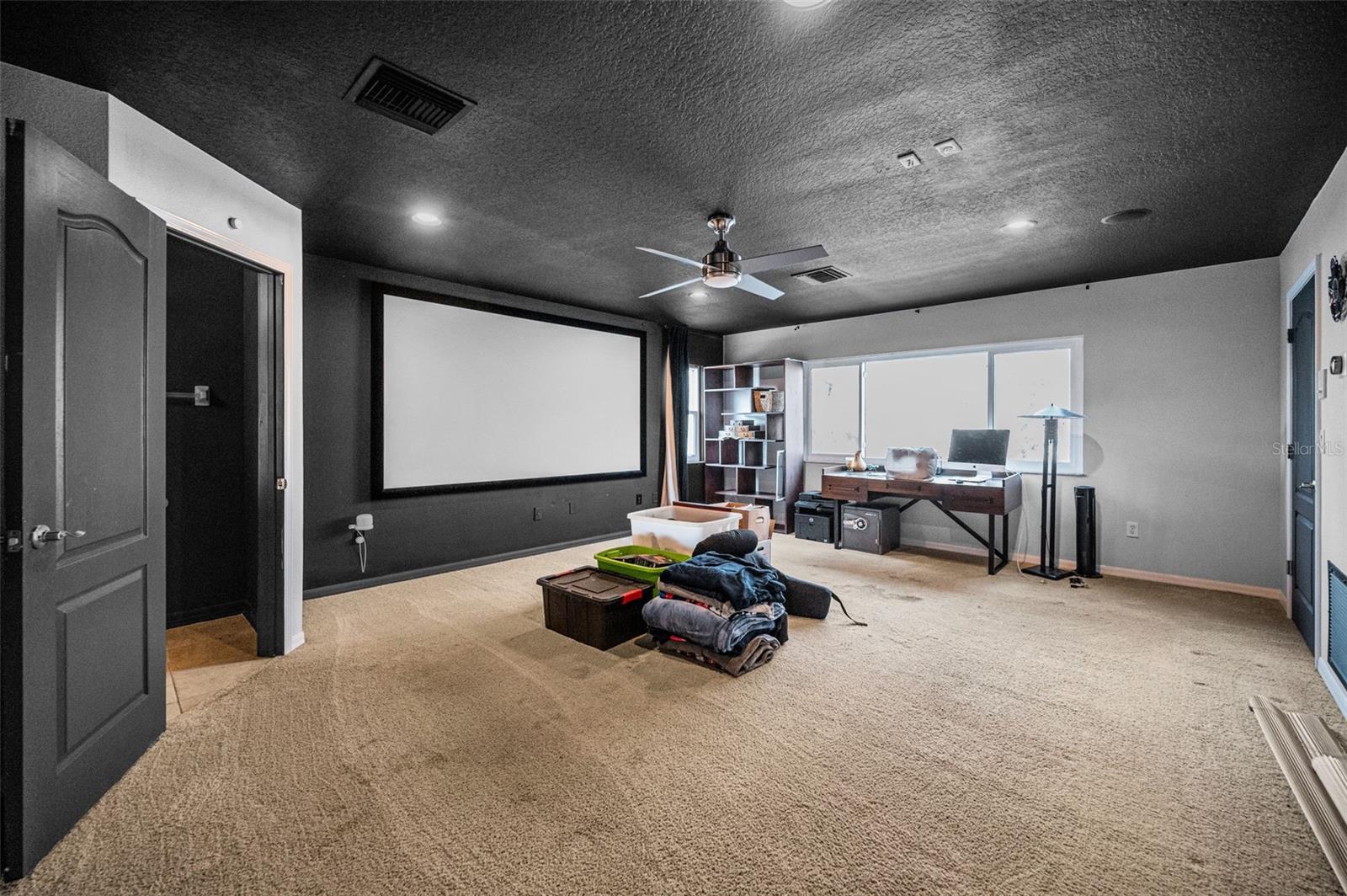 WATERS EDGE 02 - Residential