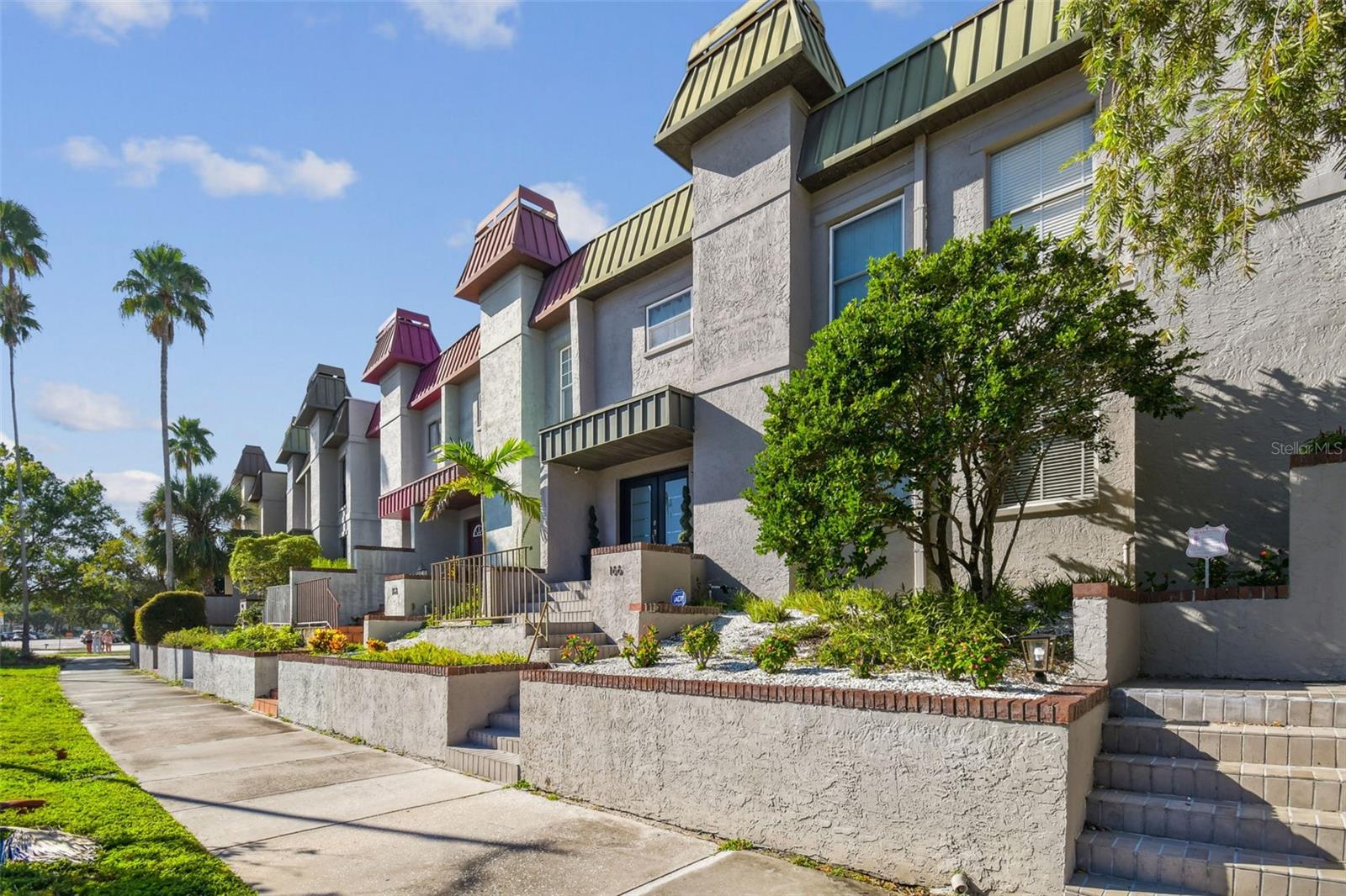 166 E DAVIS BOULEVARD