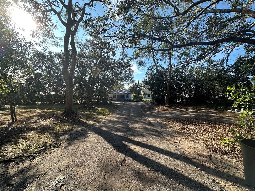 Photo of 121 Christie Avenue, Sarasota, FL 34232 (MLS # A4686557)