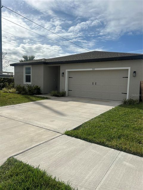 A home in PLANT CITY