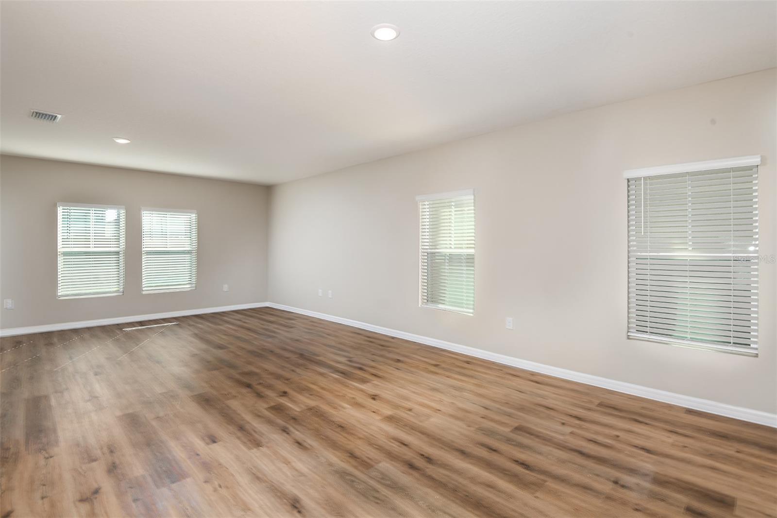PASADENA WOODS - Residential