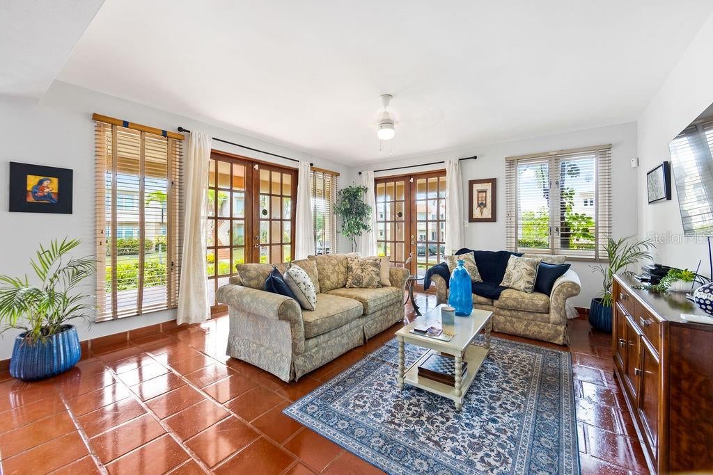 E LAKESIDE VILLAS 1