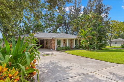Photo of 8431 Riverside Drive NE, St Petersburg, FL 33702 (MLS # TB8406121) Photo of 8431 Riverside Drive NE, St Petersburg, FL 33702 (MLS # TB8406121)