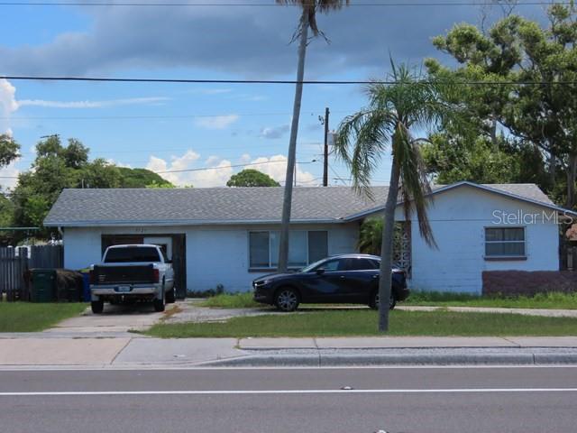 Auction Property. Discover a compelling investment opportunity just minutes from the Gulf Coast at 6527 113th Street N, Seminole, FL 33772. Situated in a thriving residential community of Pinellas County, this 1,286 sq ft single-family home (approximate) built in 1967 offers a clean slate for creative renovation or rental income strategy. Located in a prime Tampa Bay corridor, this home provides excellent access to local amenities and natural attractions. You're just a short drive from scenic Lake Seminole Park a 250-acre wildlife refuge with walking and biking trails, playgrounds, and boat ramps ideal for outdoor enjoyment. The property also benefits from proximity to beloved community parks like Seminole City Park, Waterfront Park, and Tennis Club Park. Whether seeking relaxation by the coast or easy access to urban hubs, you're well-positioned. St. Pete Beach lies roughly 7 to 8 miles west, Tampa about 20 miles east, and vibrant St. Petersburg just over 10 miles away. Buyers and agents are encouraged to verify all information pertinent to their purchase decision. This property has been placed in an upcoming event. All bids should be submitted at www.Xome.com - void where prohibited. Please submit any pre-auction offers received through the property details page on Xome.com. Response within 3 business days. All properties are subject to a 5% buyer s premium pursuant to the Auction Participation Agreement and Terms & Conditions minimums will apply. The property is occupied, and interior conditions are unknown buyers are encouraged to conduct their own due diligence. DO NOT DISTURB OCCUPANTS. Auction dates coming soon.