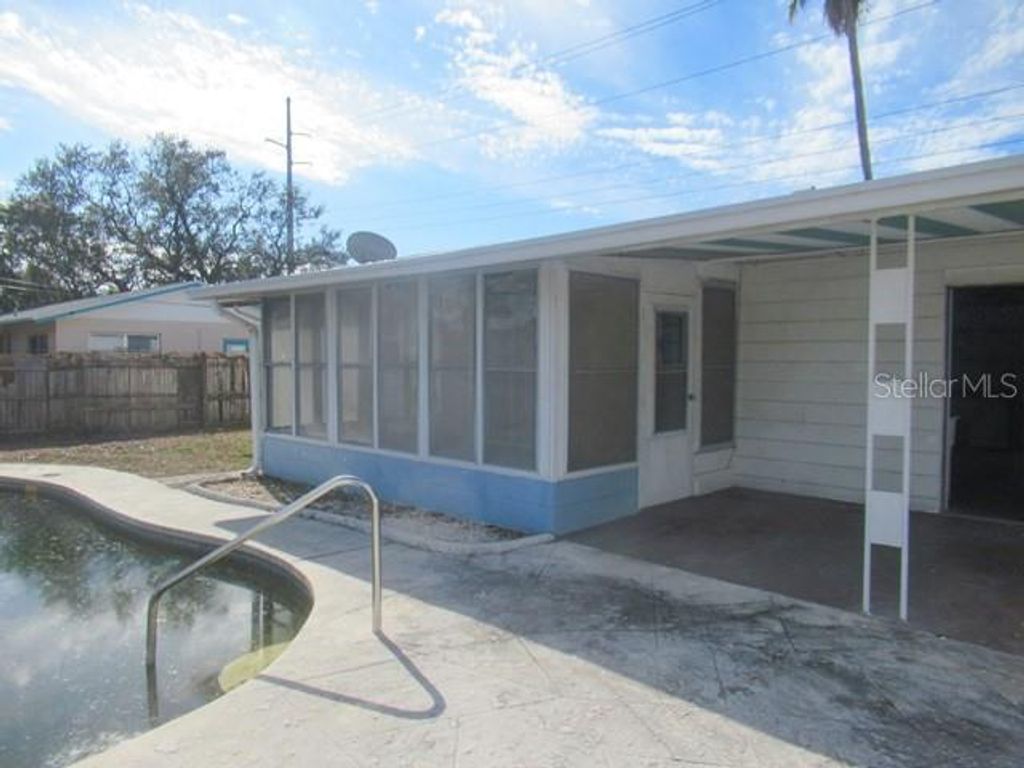 Photo of 6527 113th Street, Seminole, FL 33772 (MLS # TB8426061)