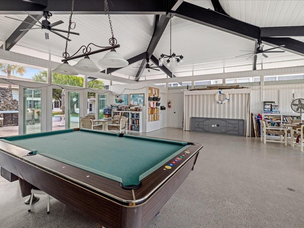 COUNTRY CLUB ESTATES - Residential