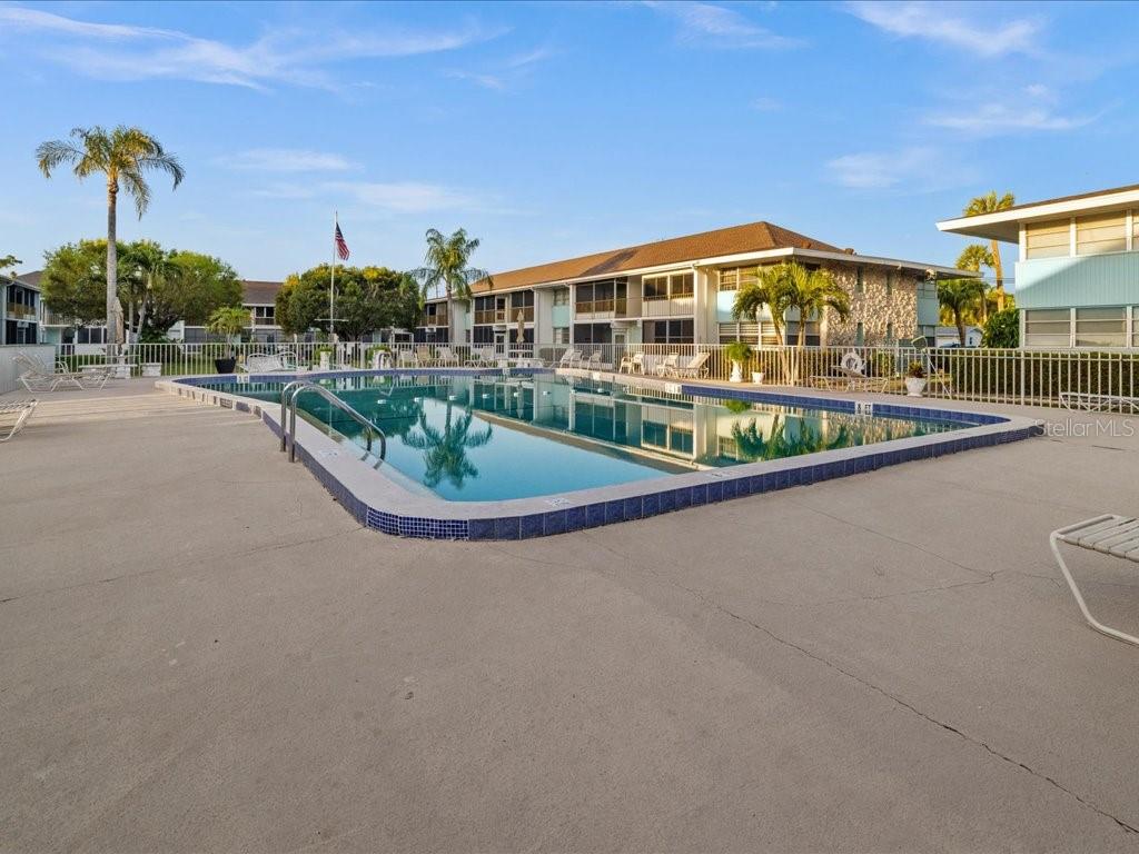 COUNTRY CLUB ESTATES - Residential