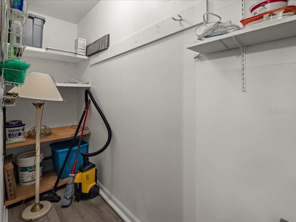 COUNTRY CLUB ESTATES - Residential