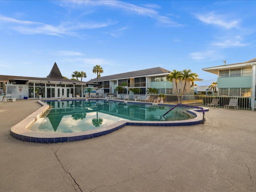 COUNTRY CLUB ESTATES - Residential