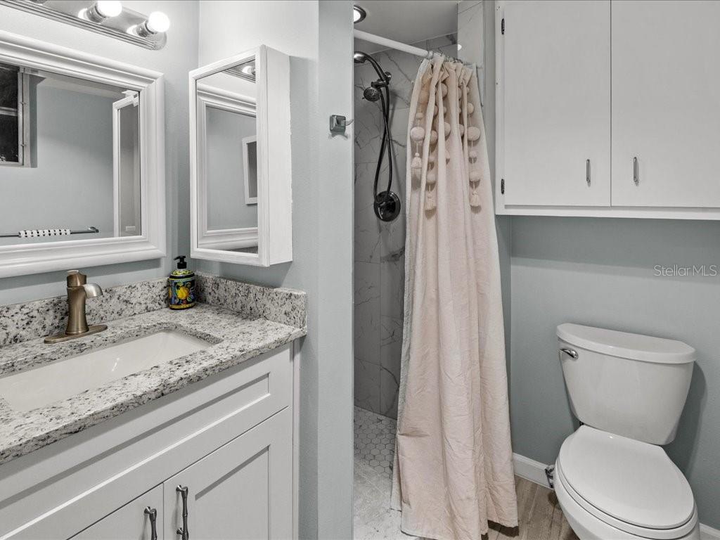 COUNTRY CLUB ESTATES - Residential