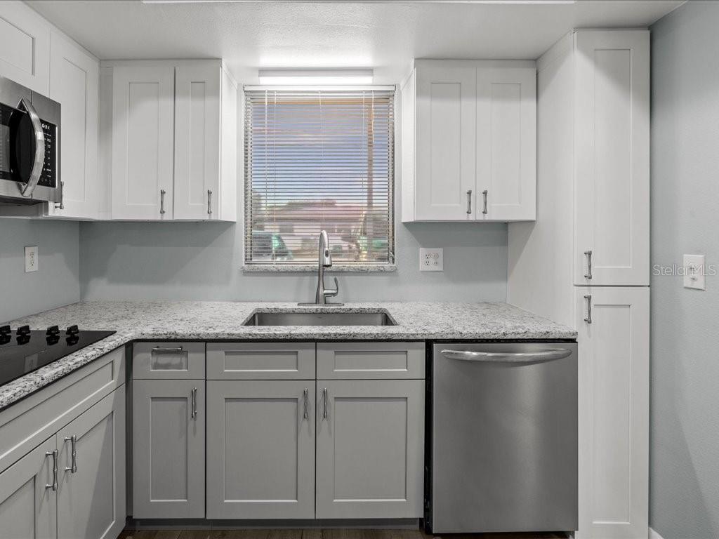 COUNTRY CLUB ESTATES - Residential