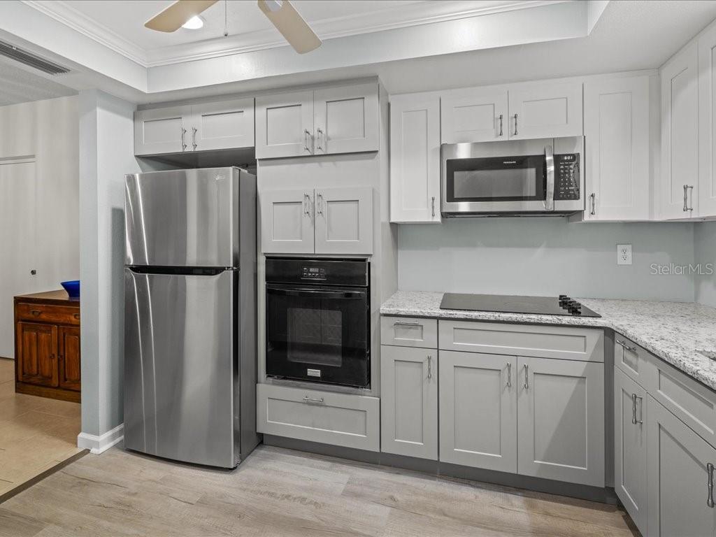 COUNTRY CLUB ESTATES - Residential