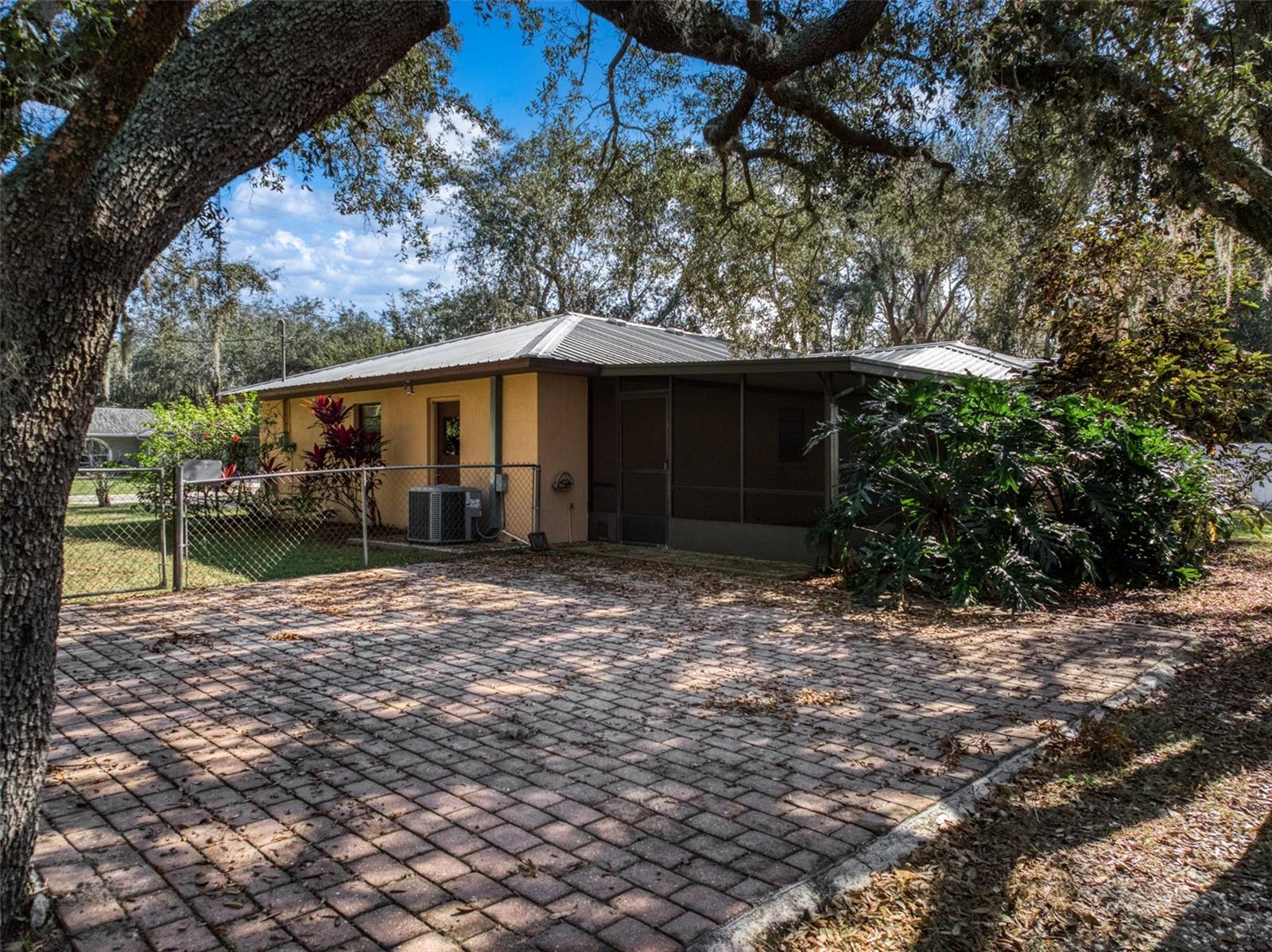 AVON PARK LAKES - Residential