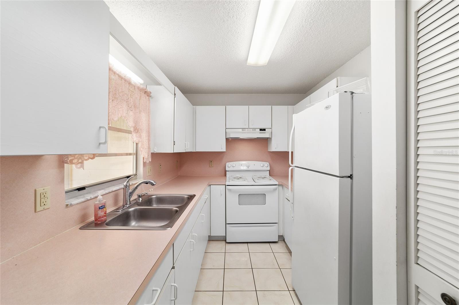 ON TOP OF THE WORLD - Residential