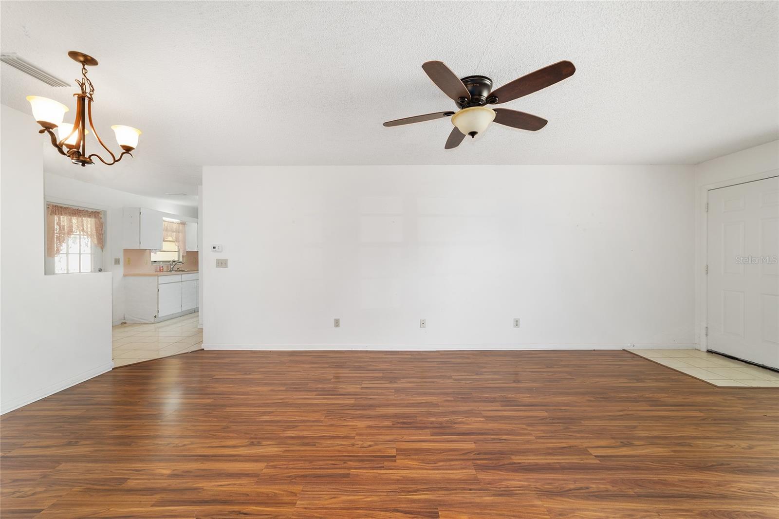 ON TOP OF THE WORLD - Residential