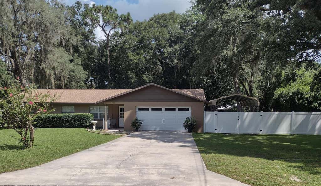 Photo of 2301 NE 32nd Place, Ocala, FL 34479 (MLS # O6436696)