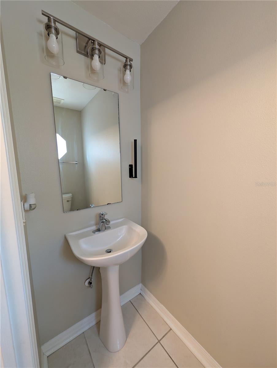 ASHBURN SQUARE TWNHMS - Residential Lease