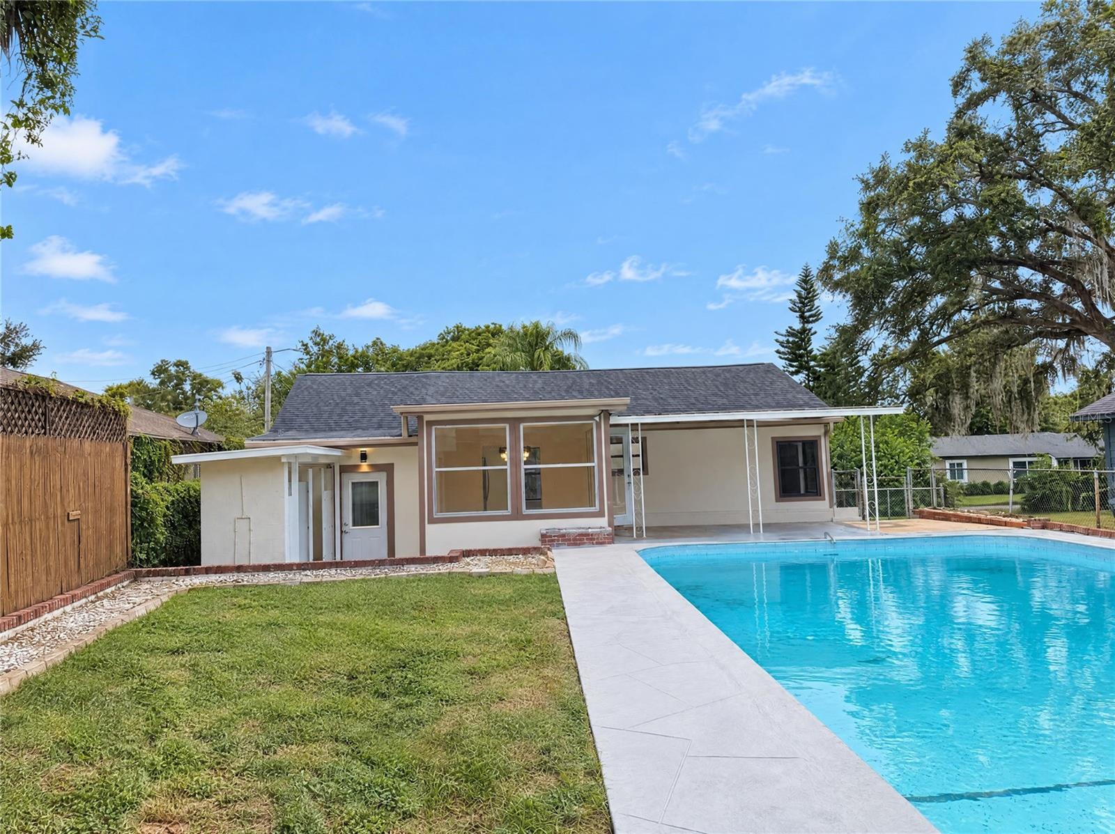 1713 HILLSIDE DRIVE