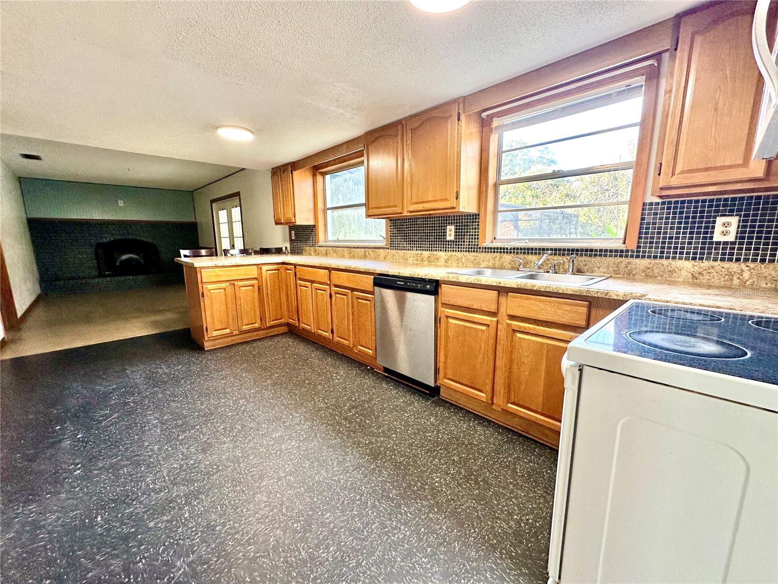 COMPTON COURT HOMESITES - Residential Lease