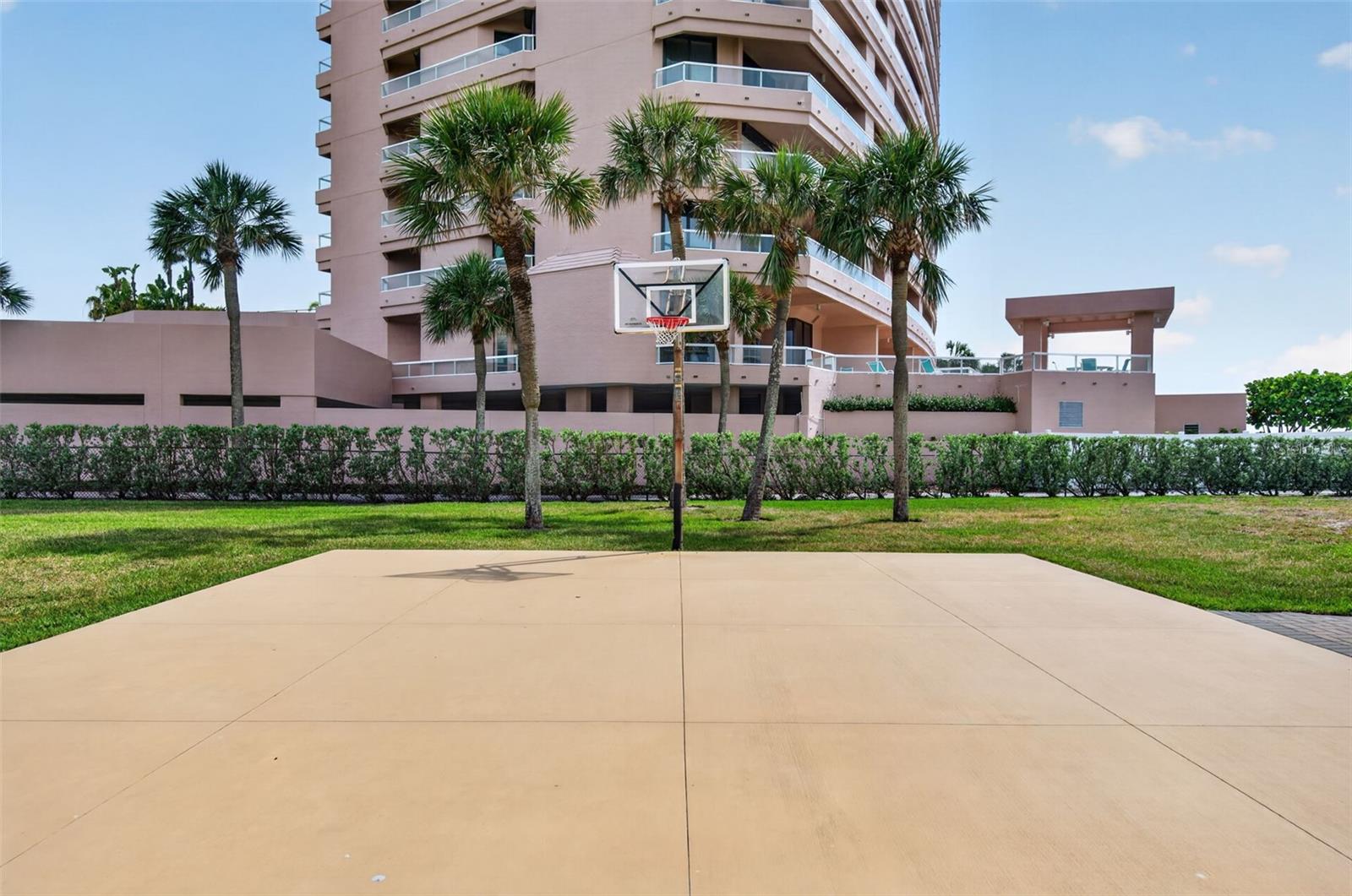 LIGHTHOUSE TOWERS CONDO - Residential