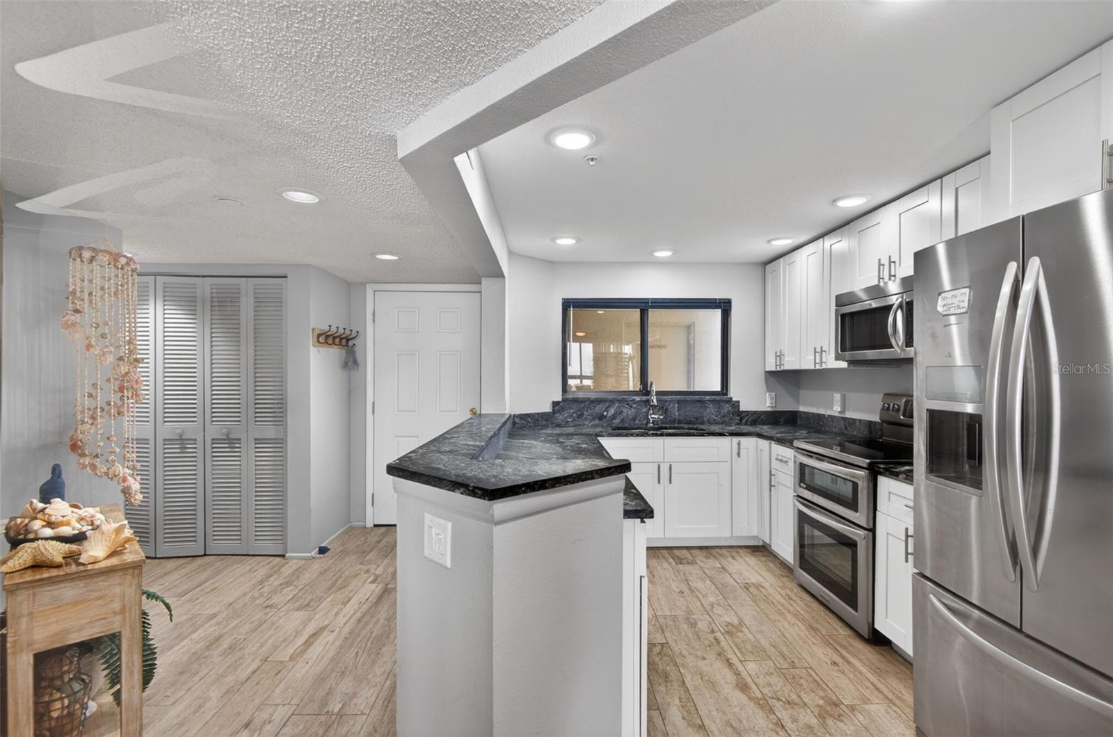 LIGHTHOUSE TOWERS CONDO - Residential