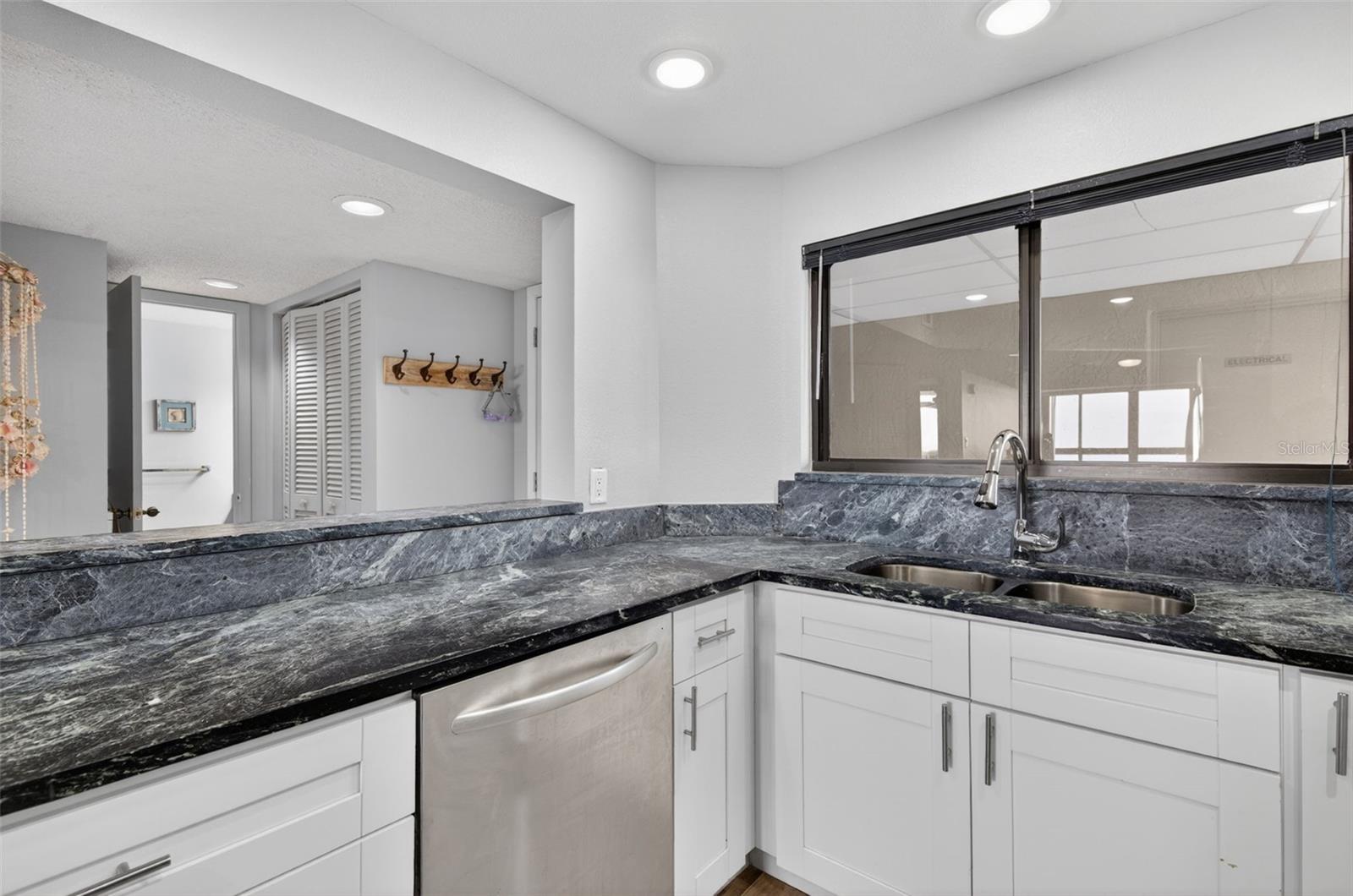 LIGHTHOUSE TOWERS CONDO - Residential