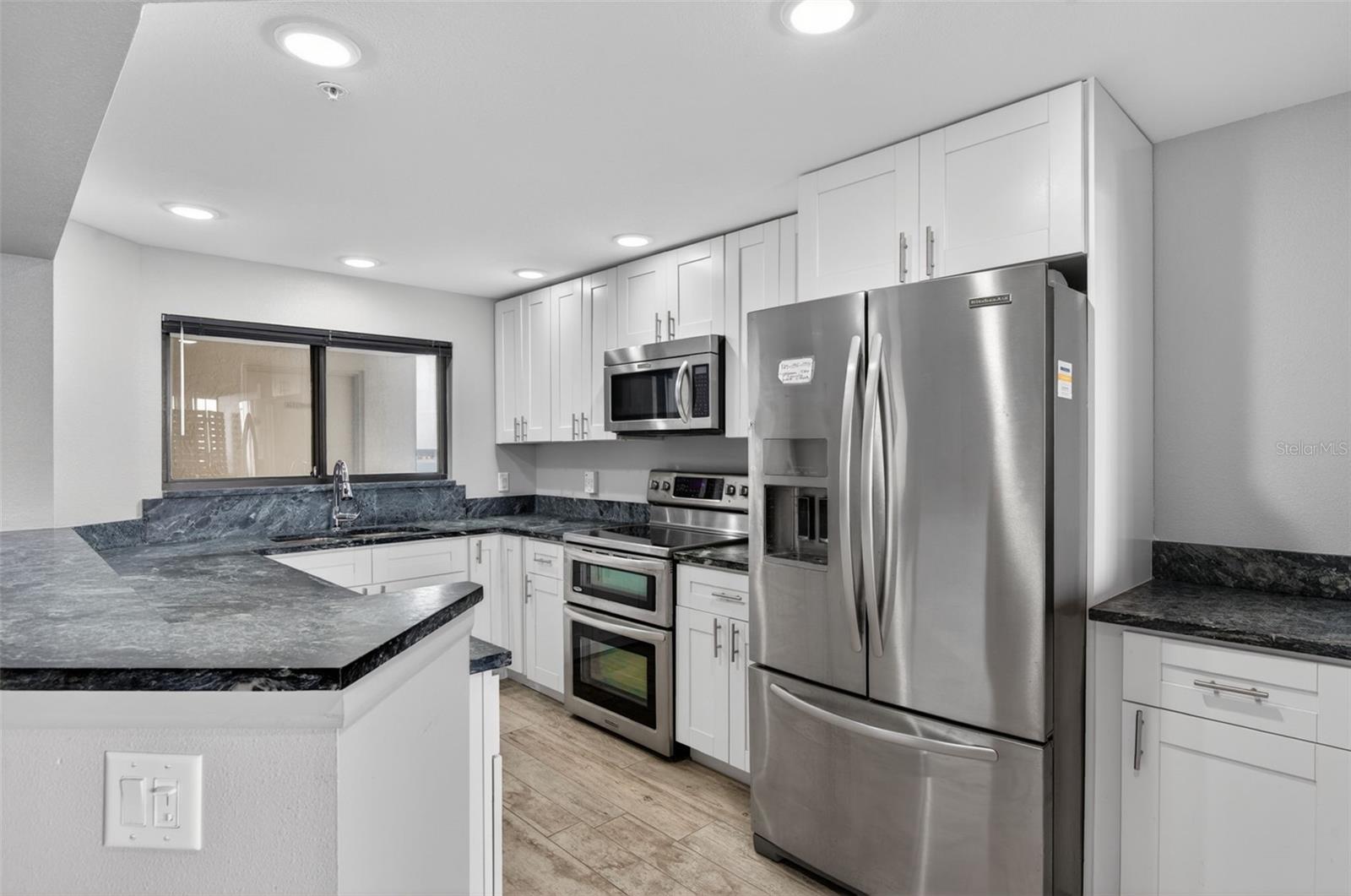 LIGHTHOUSE TOWERS CONDO - Residential