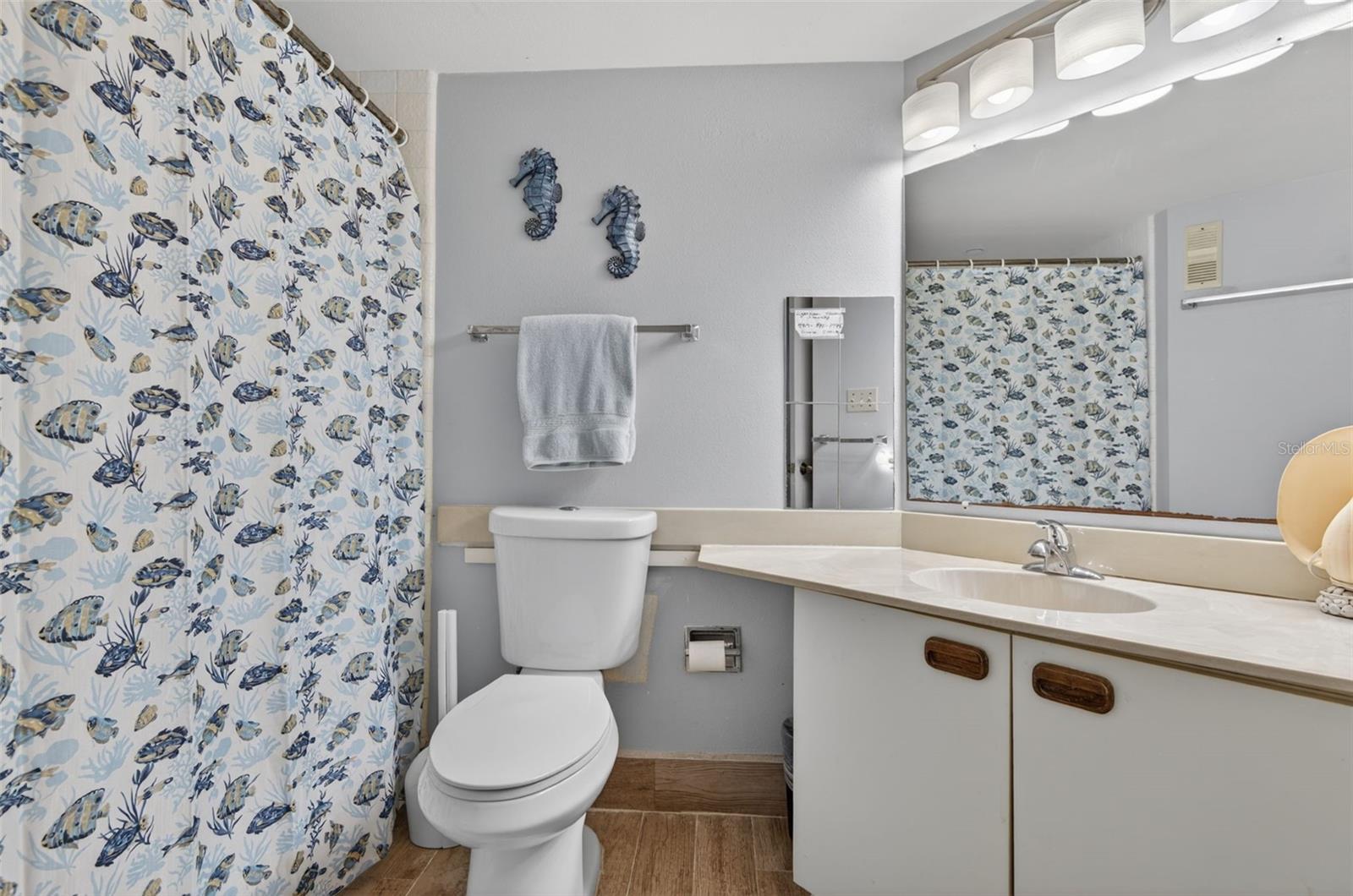 LIGHTHOUSE TOWERS CONDO - Residential