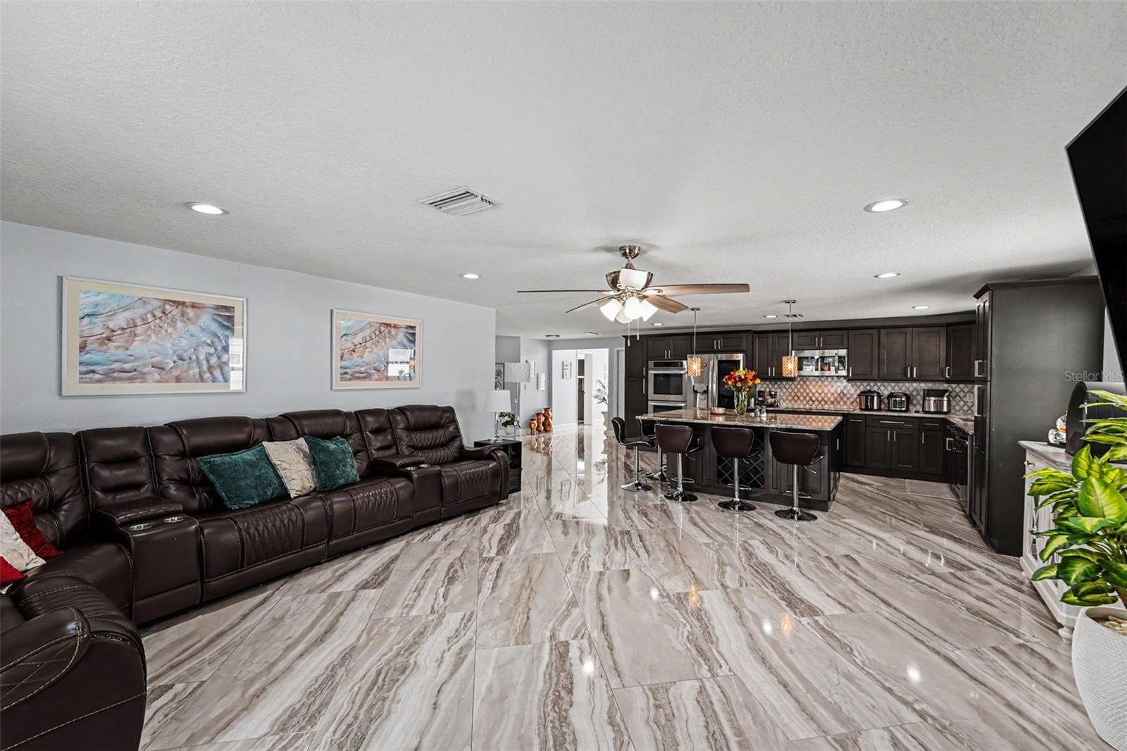 COUNTRY RUN UNIT 1 - Residential