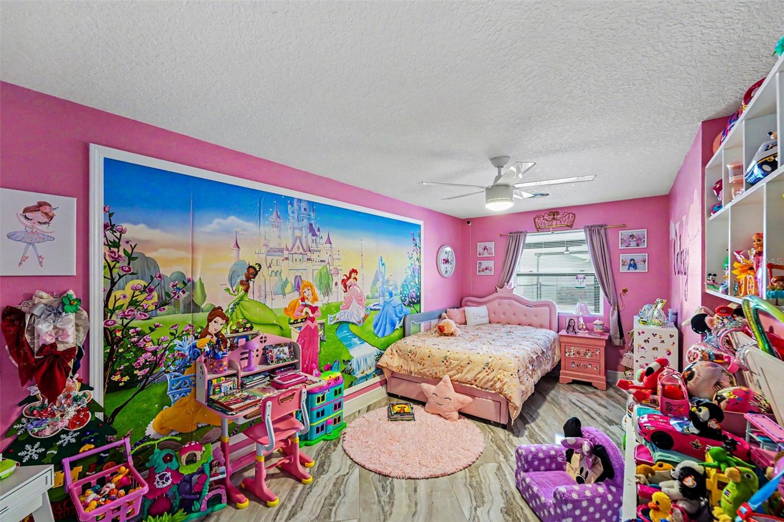 COUNTRY RUN UNIT 1 - Residential