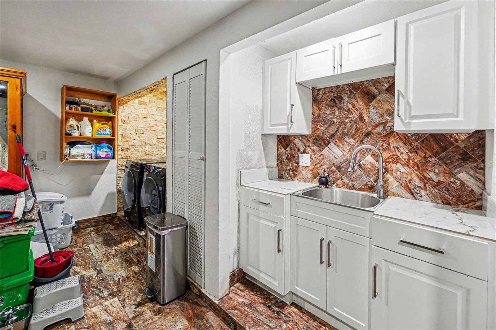 COUNTRY RUN UNIT 1 - Residential