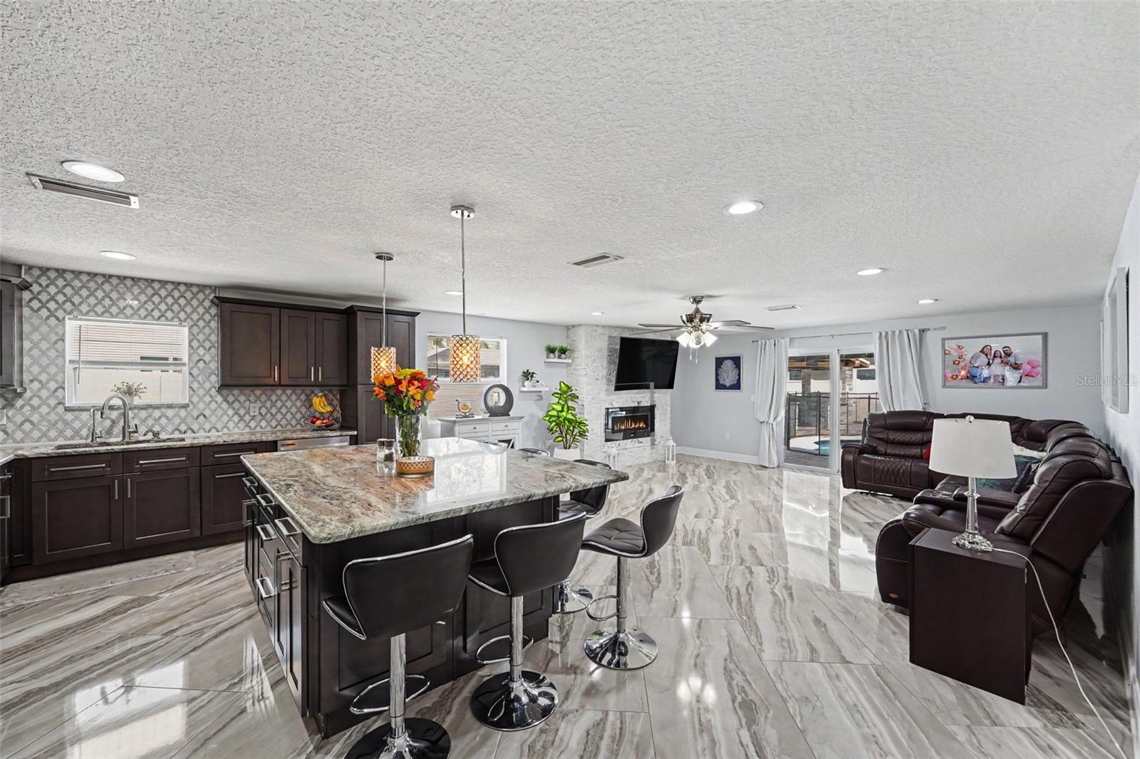 COUNTRY RUN UNIT 1 - Residential
