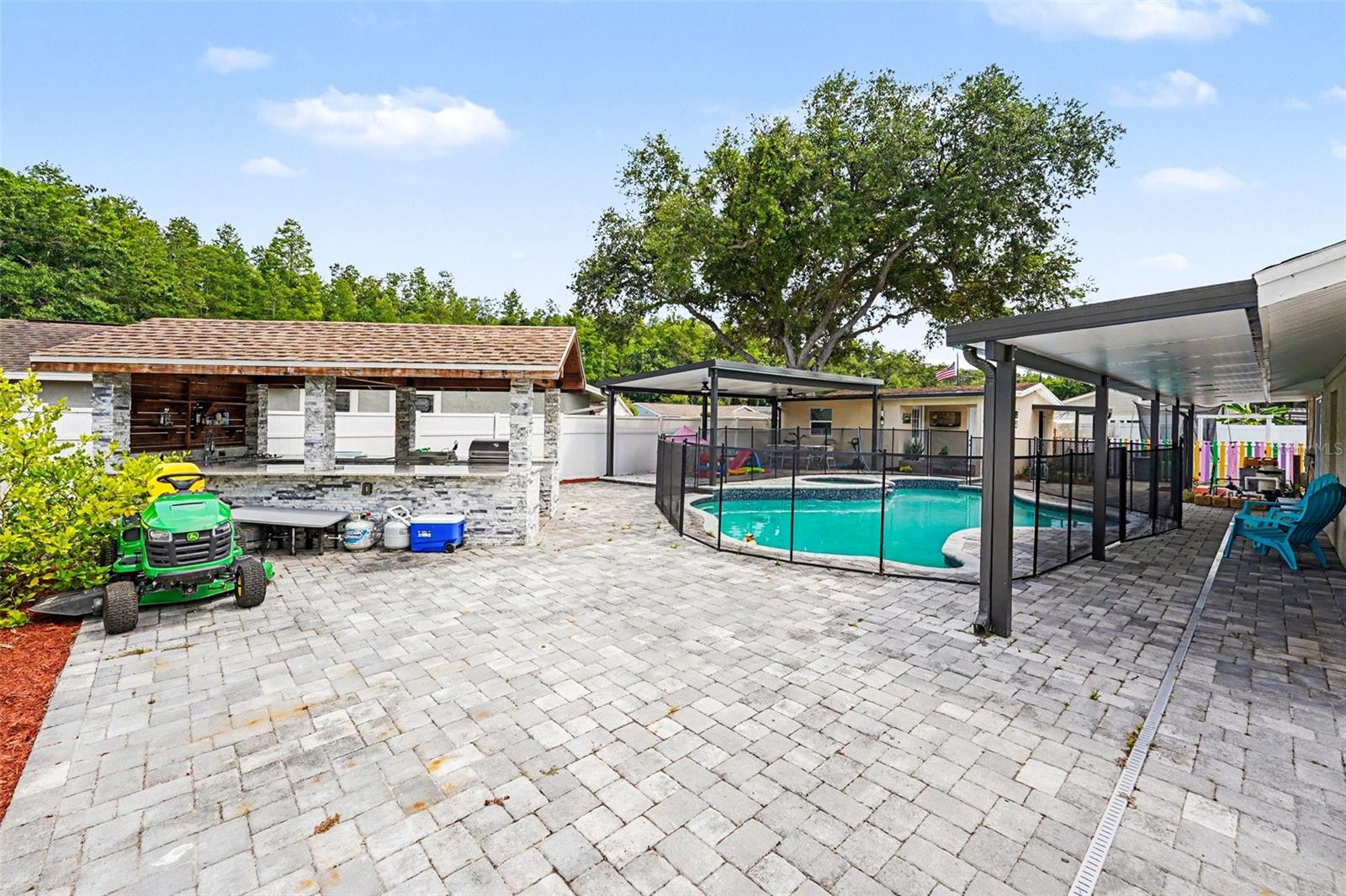 COUNTRY RUN UNIT 1 - Residential