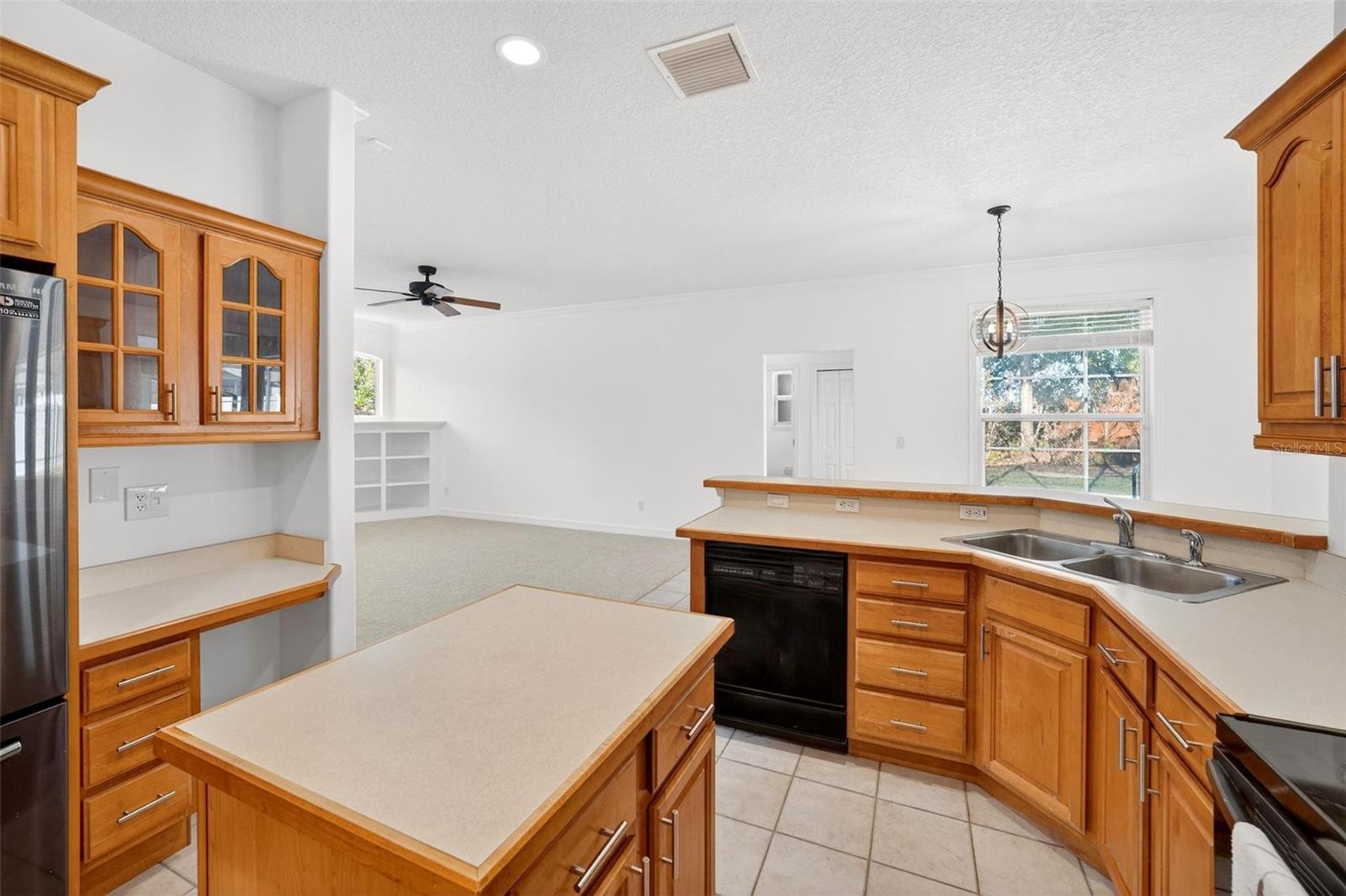 PARK PLACE ON LAKE JOANNA - Residential