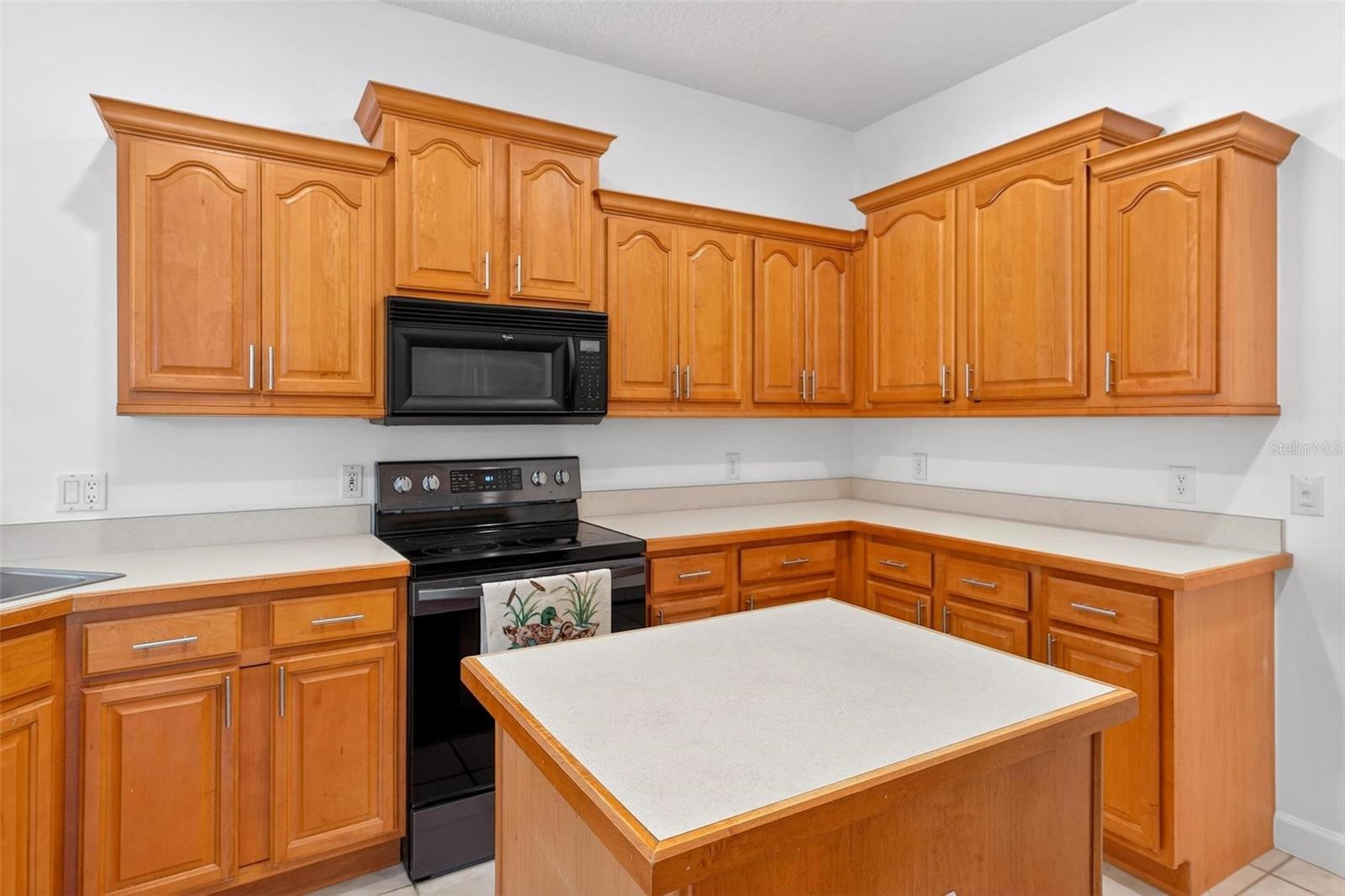 PARK PLACE ON LAKE JOANNA - Residential