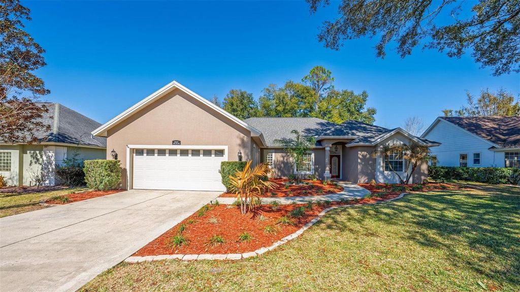 Photo of 19337 Spring Oak Drive, Eustis, FL 32736 (MLS # G5107958)