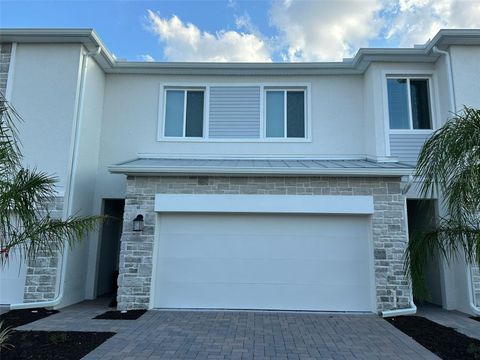 Photo of 225 Bogey Drive, Davenport, FL 33896 (MLS # S5146574)