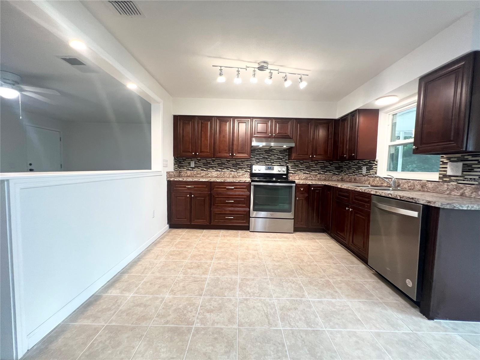GARDEN GROVE - Residential