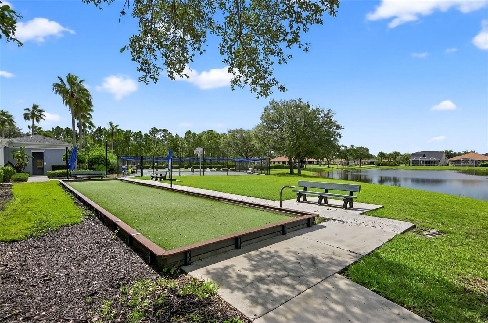 TOWNS AT LAKESIDE - Residential