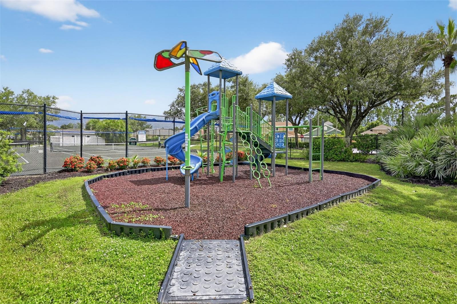 TOWNS AT LAKESIDE - Residential