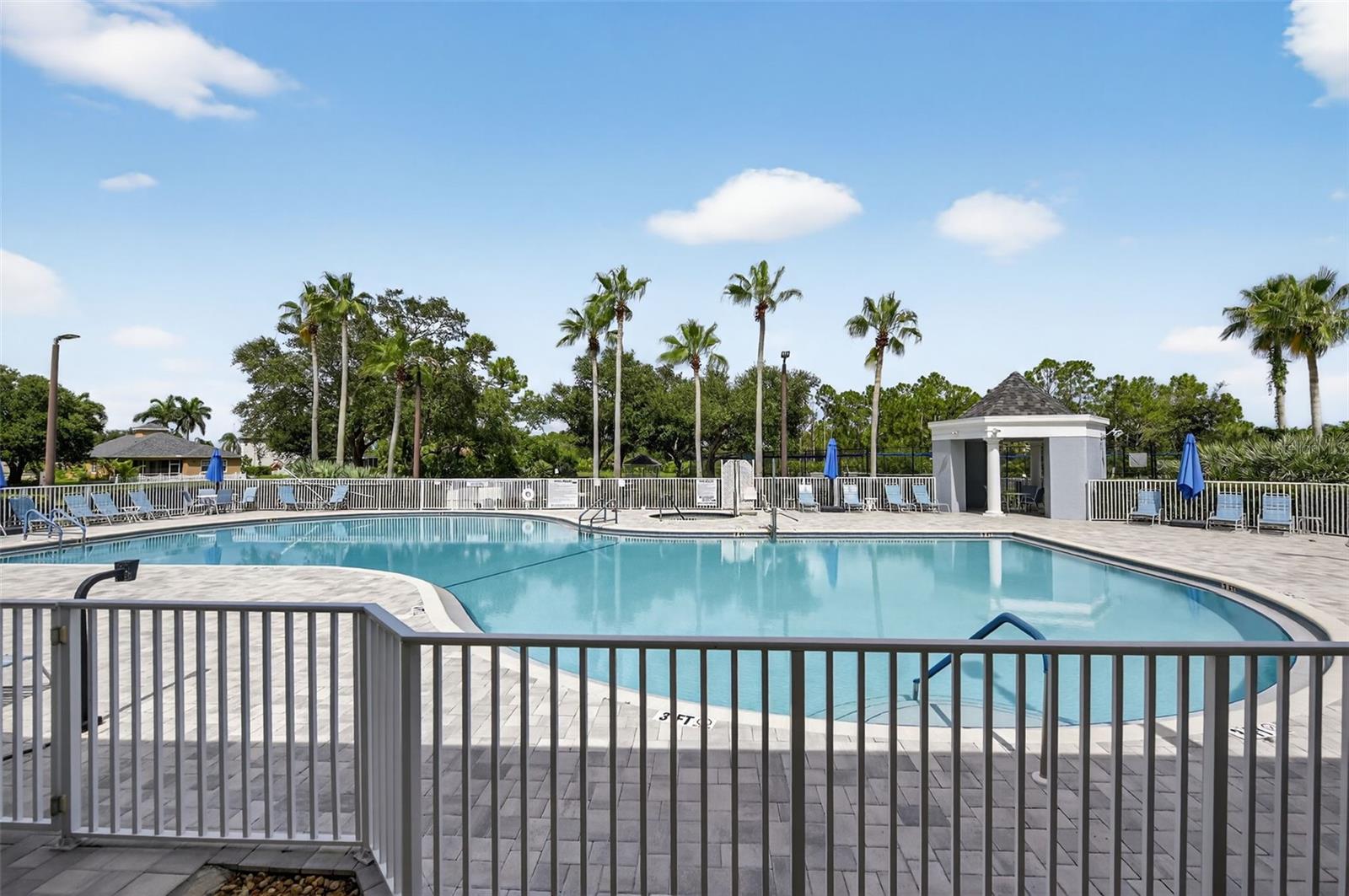 TOWNS AT LAKESIDE - Residential