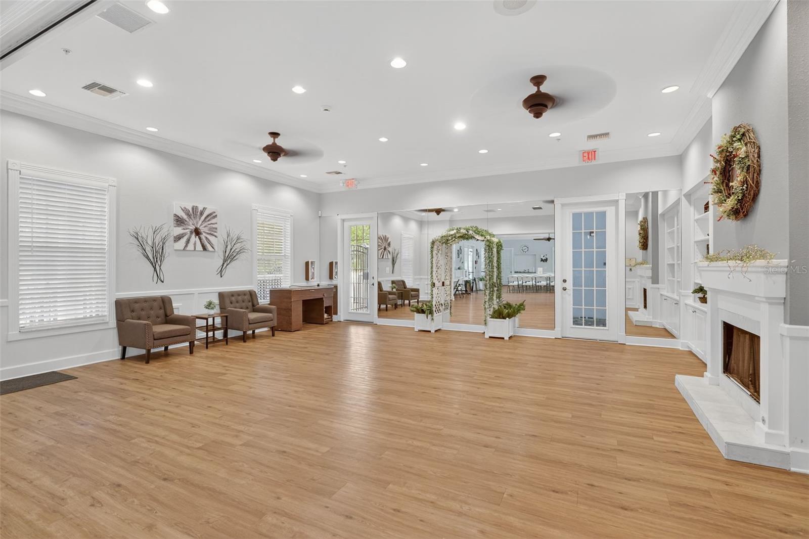 TOWNS AT LAKESIDE - Residential
