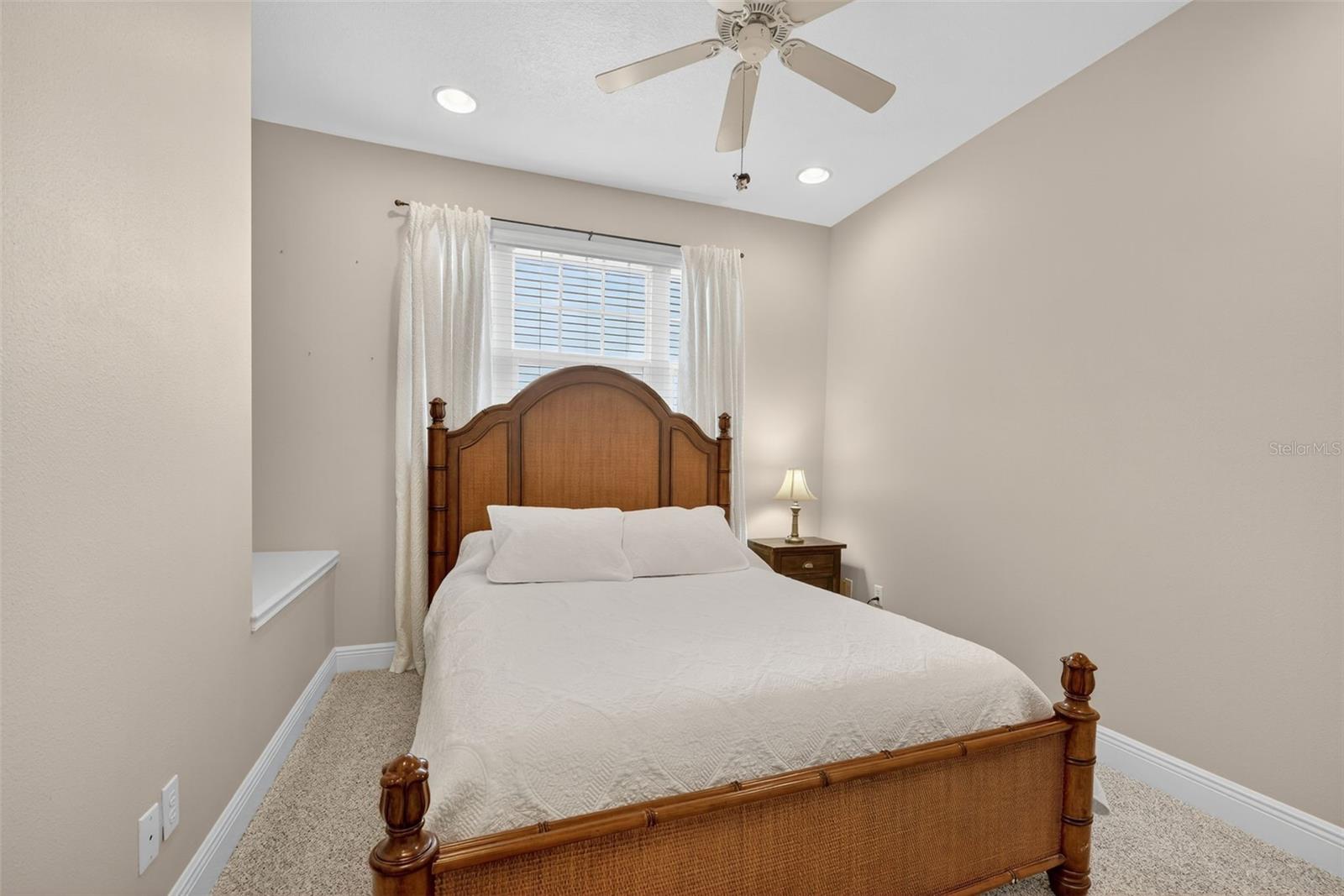 TOWNS AT LAKESIDE - Residential