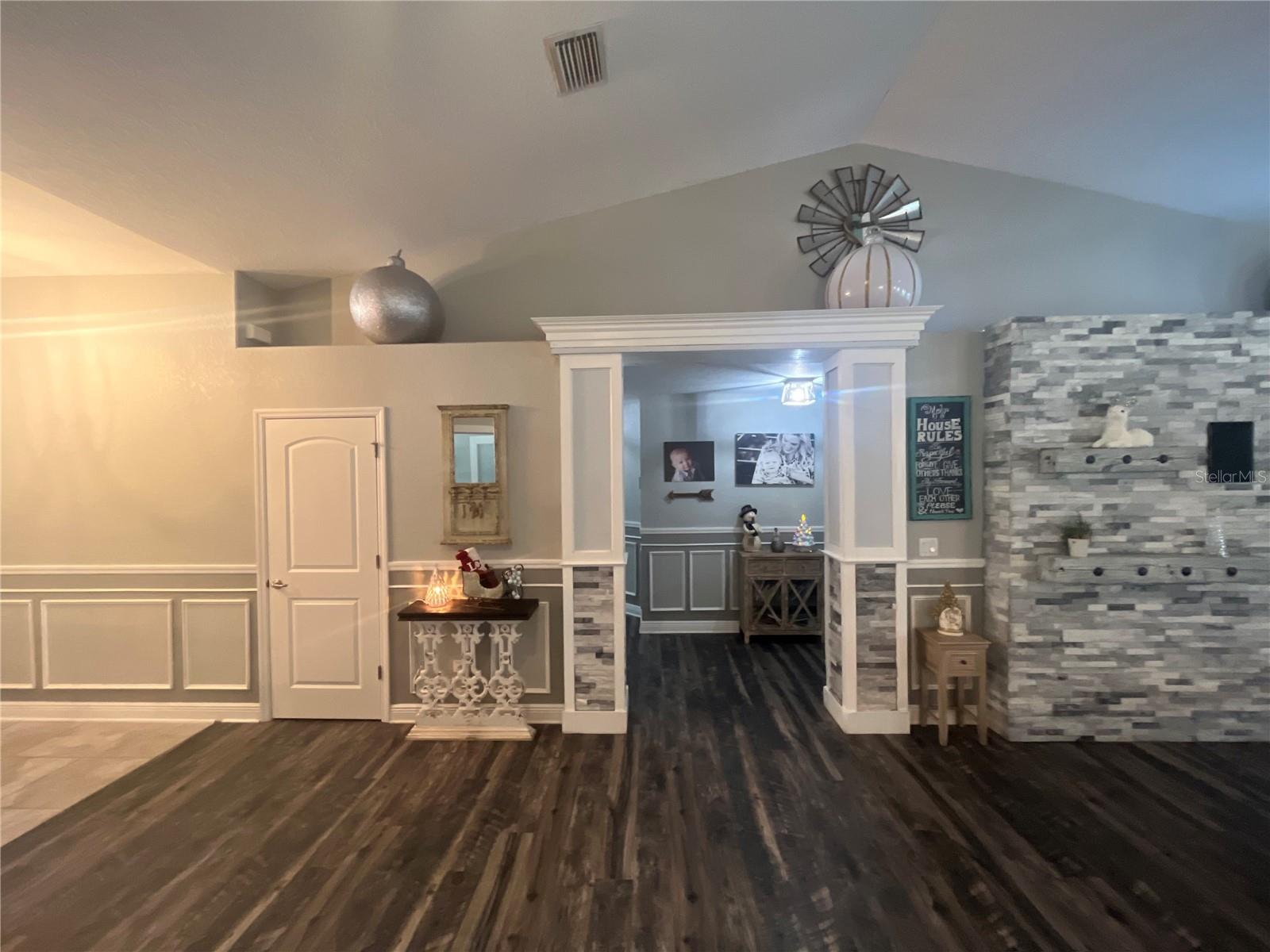 ROYAL HIGHLANDS UNIT 1B BLK 69 LOT 18 - Residential