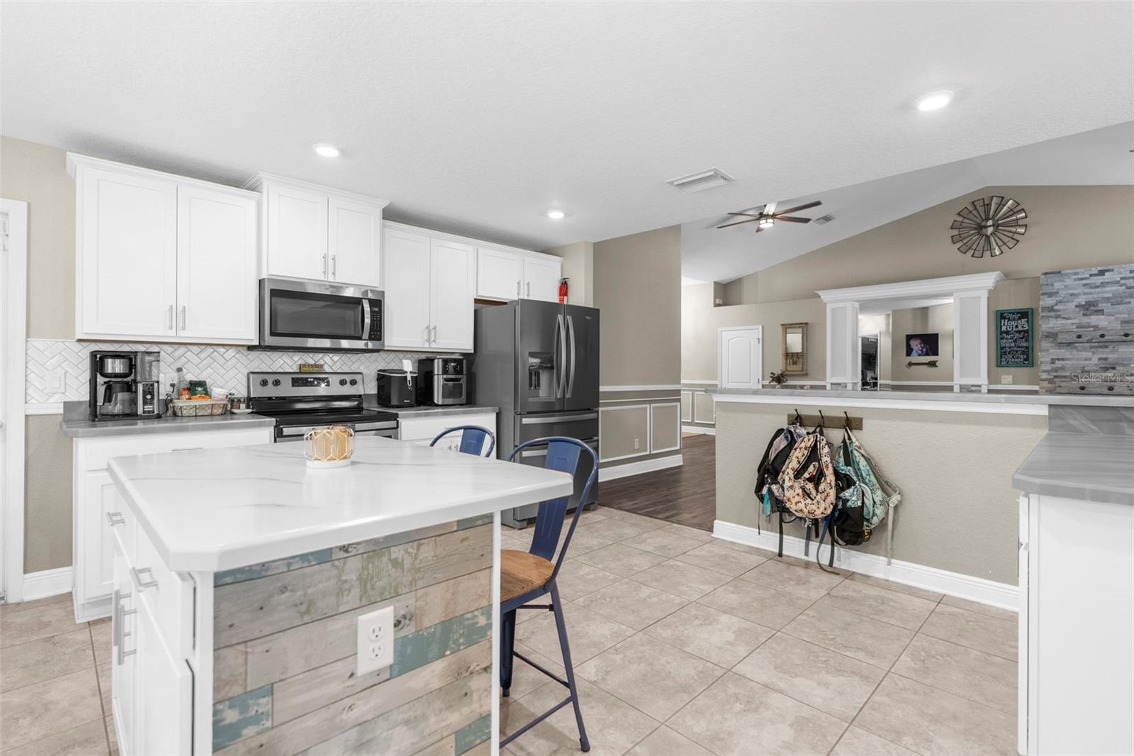 ROYAL HIGHLANDS UNIT 1B BLK 69 LOT 18 - Residential