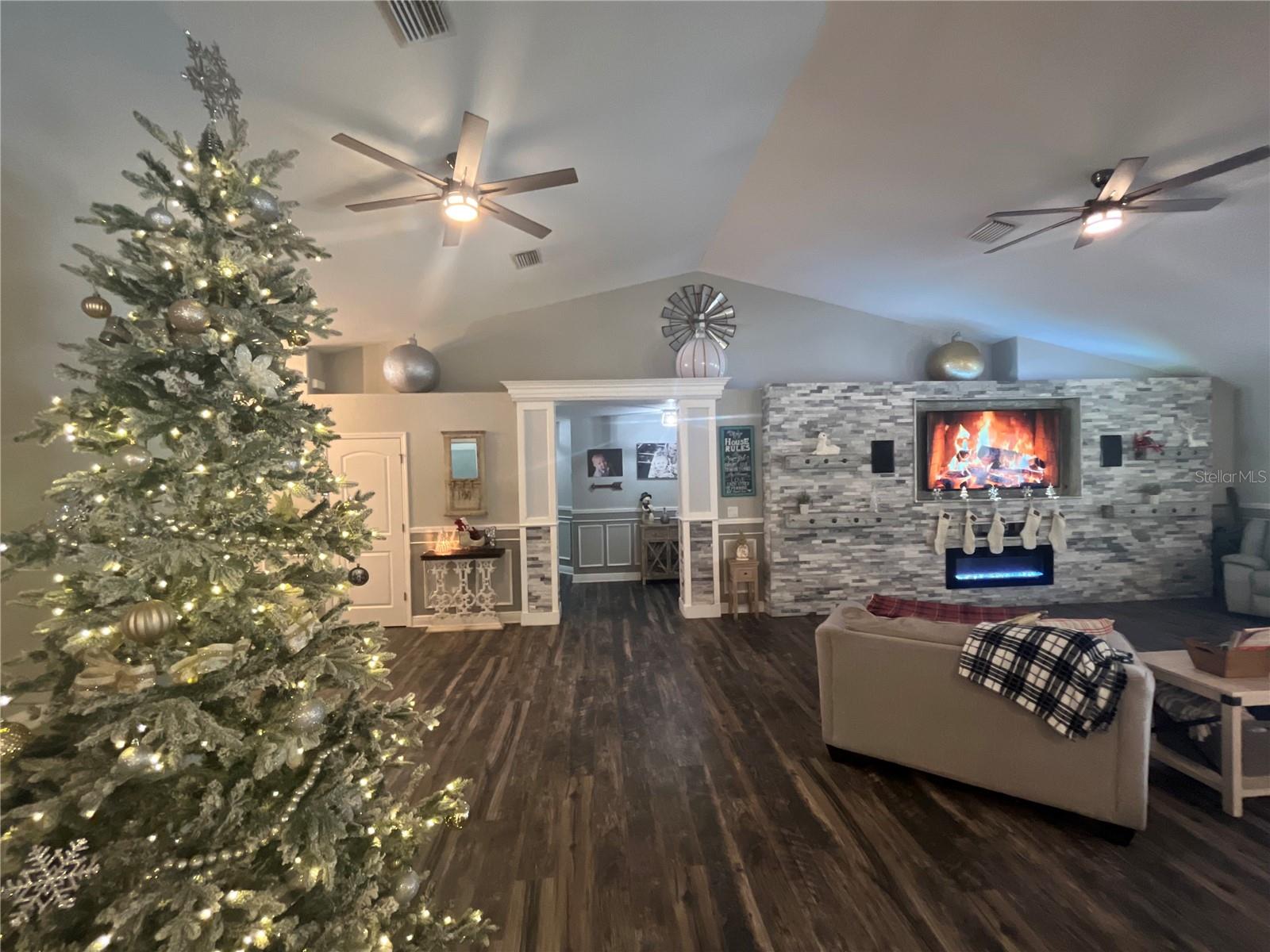 ROYAL HIGHLANDS UNIT 1B BLK 69 LOT 18 - Residential