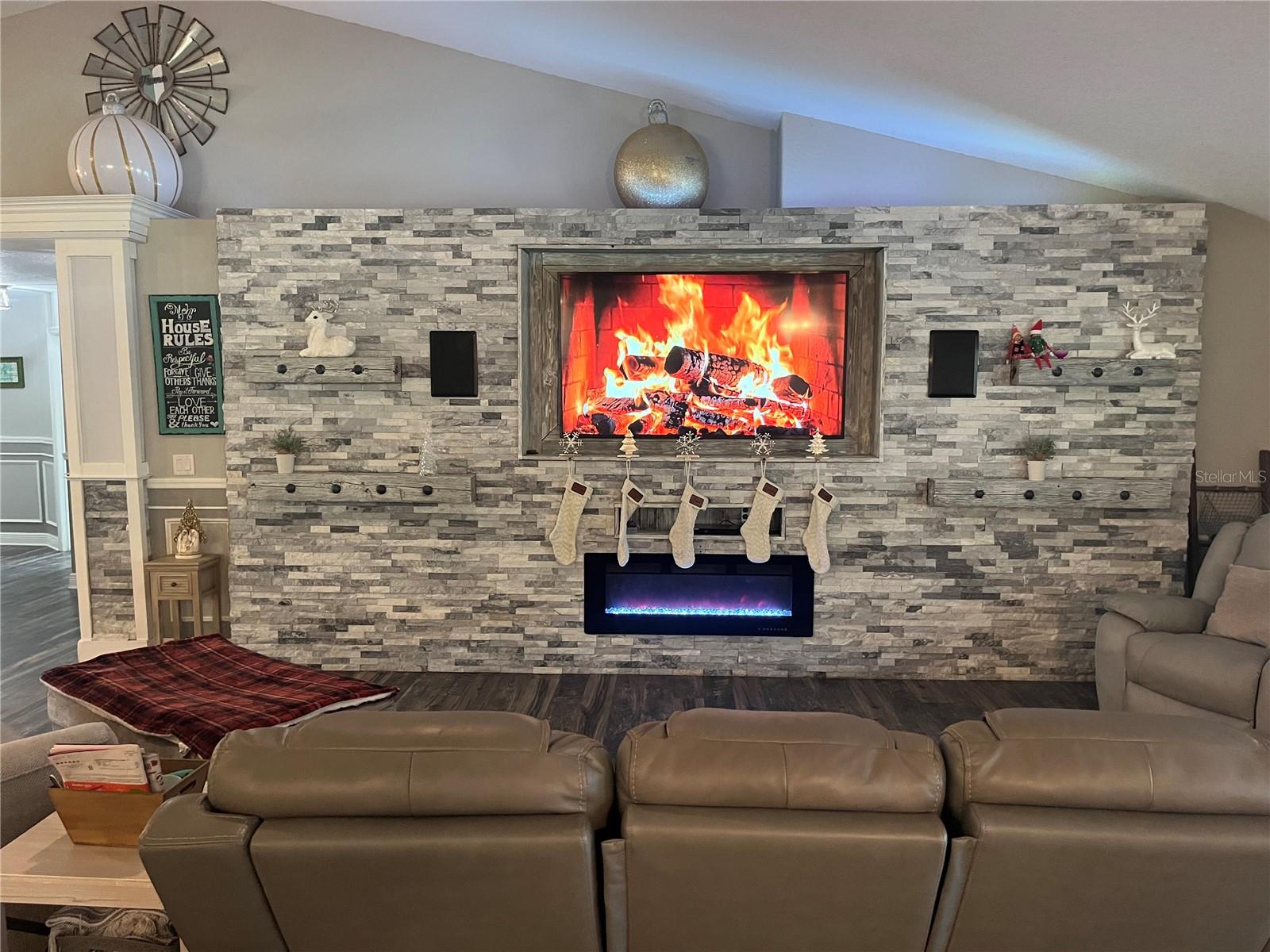 ROYAL HIGHLANDS UNIT 1B BLK 69 LOT 18 - Residential