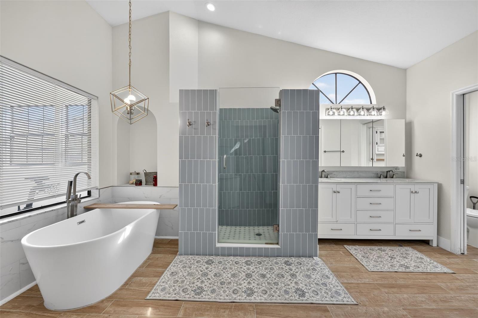 WALDEN LAKE / PADDOCKS - Residential