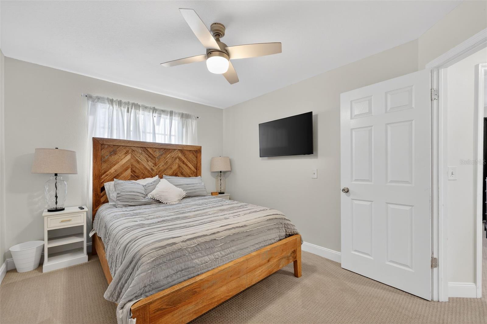 WALDEN LAKE / PADDOCKS - Residential